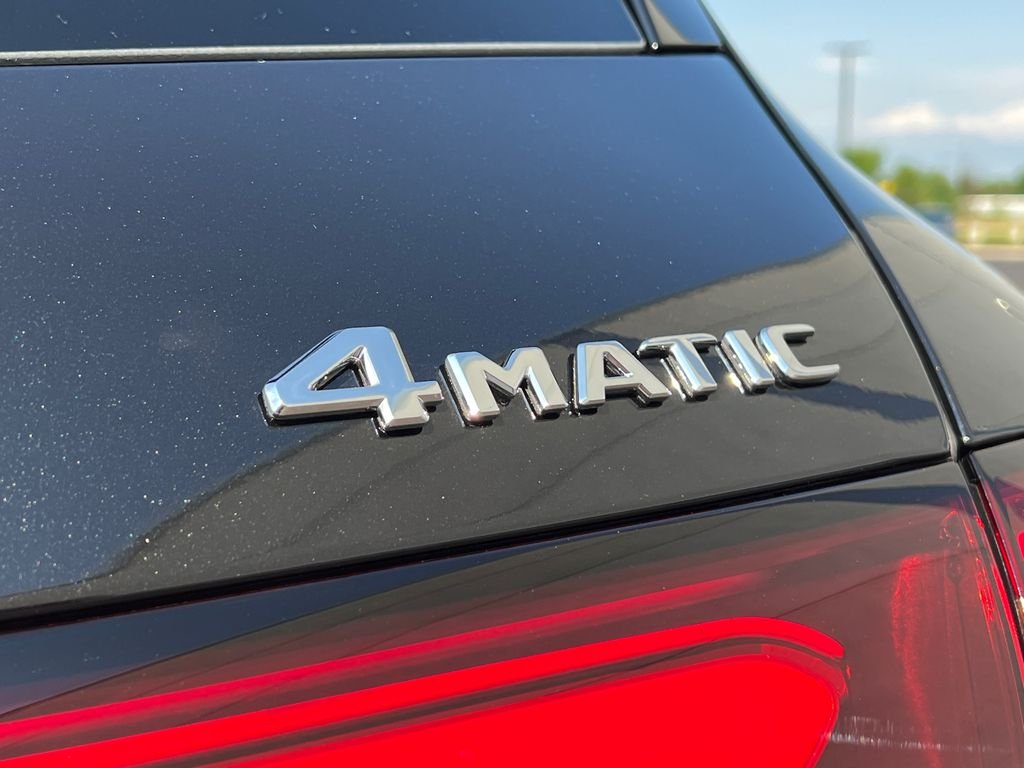 New 2026 Obsidian Black Metallic Mercedes-Benz GLC 300 image 29