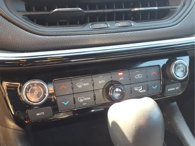 Used 2023  Jeep Trailhawk image 10