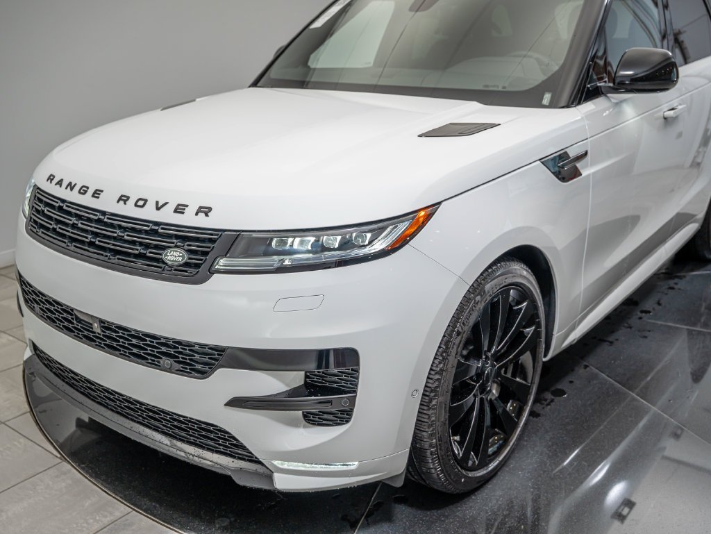 New 2026 Fuji White Land Rover Dynamic SE image 13