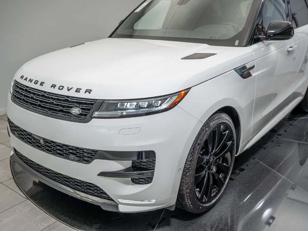 New 2026 Fuji White Land Rover Dynamic SE image 13