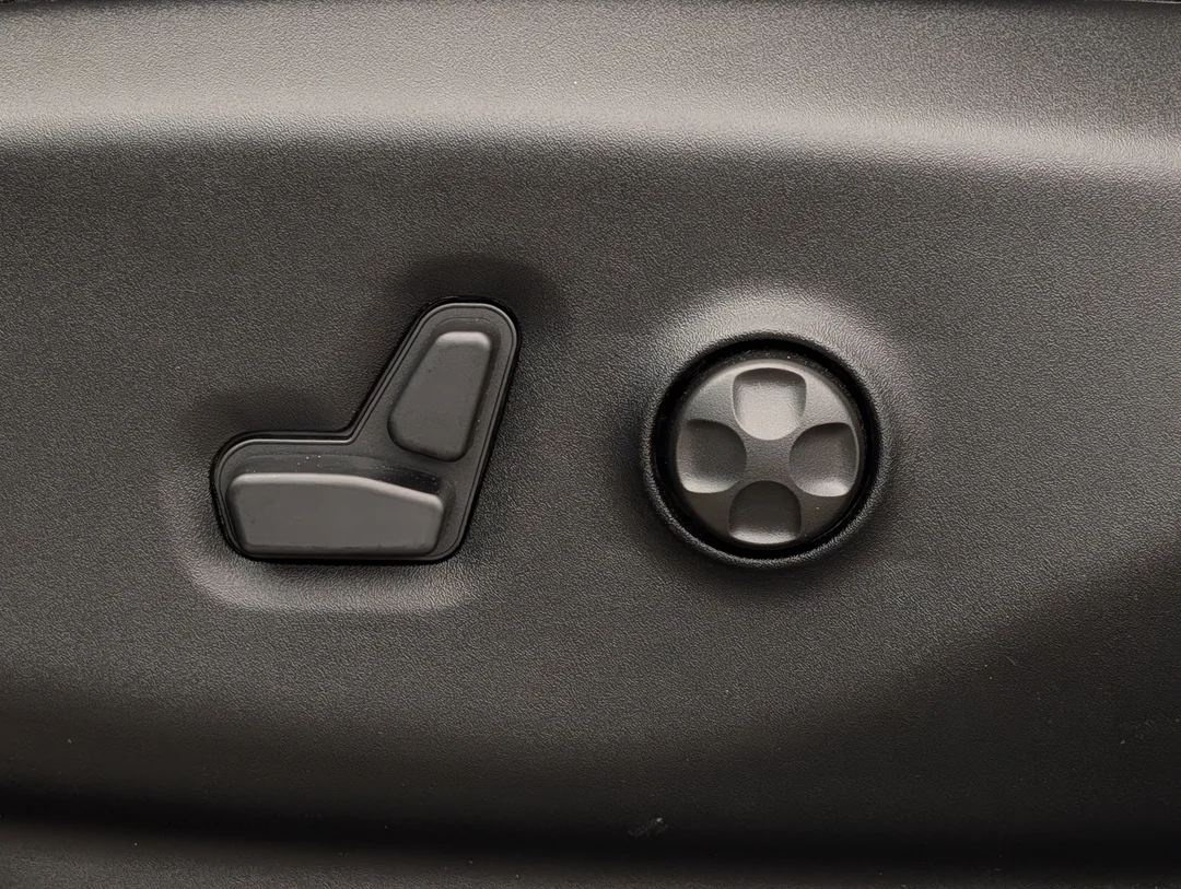 New 2027 Black Chrysler Select - - AWD - 3.6L Pentastar V6 - Adaptive Cruise Control - Blind Spot Monitor & More! image 14