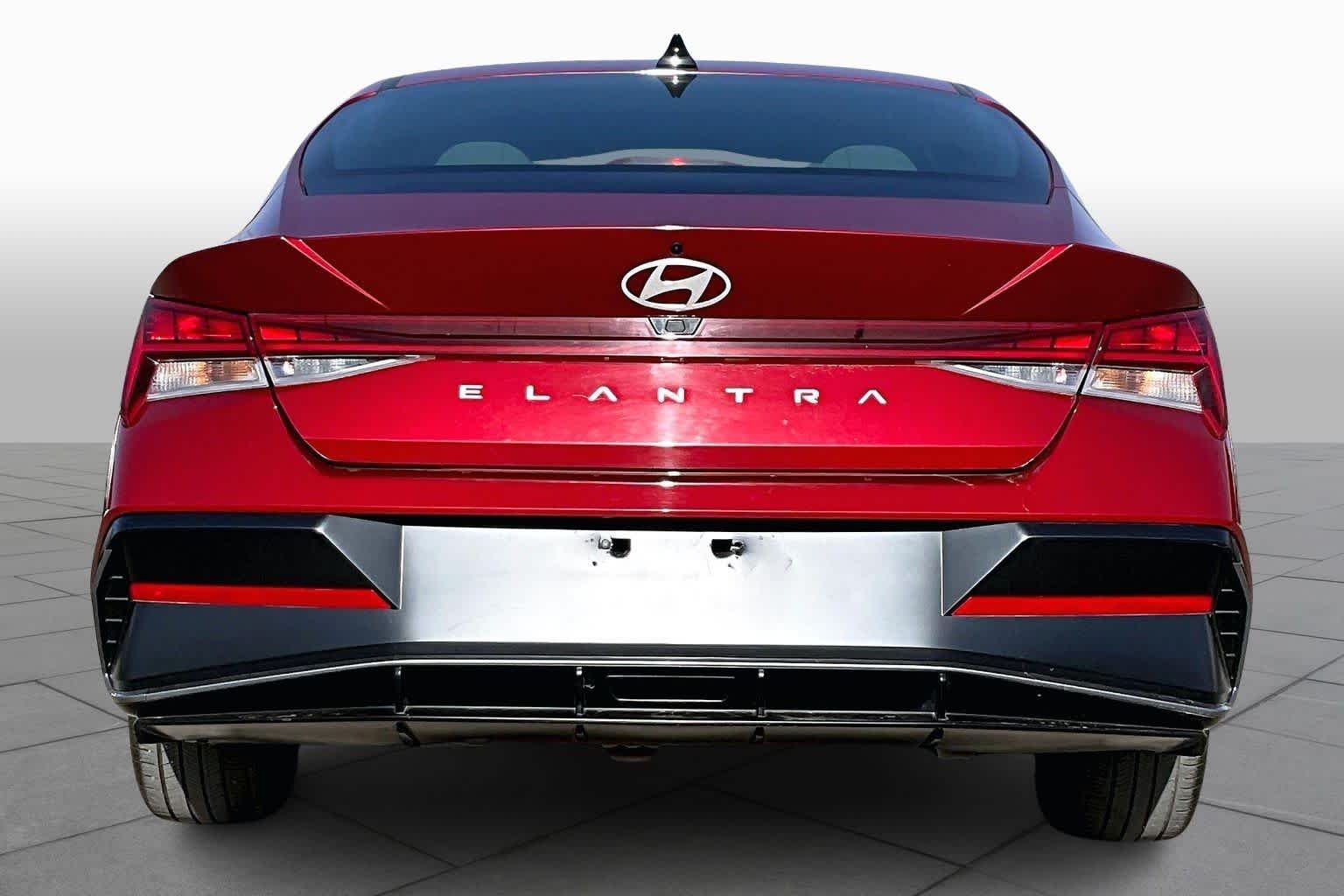 Used 2025 Ultimate Red Hyundai SEL Convenience image 5