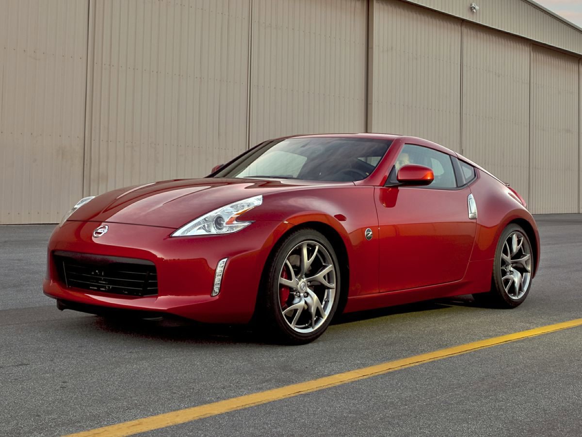 2018 Nissan 370Z Coupe Touring 7A/T's photo