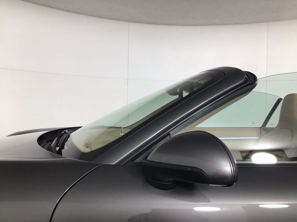 Certified Used 2015  Porsche Carrera 4S image 21