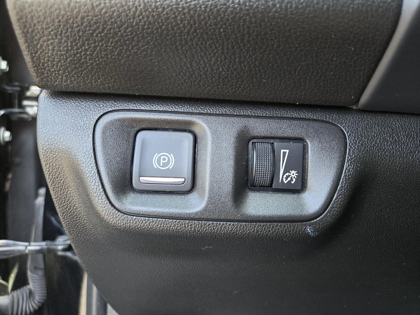 Used 2020 Ebony Twilight Metallic GMC AT4 image 16