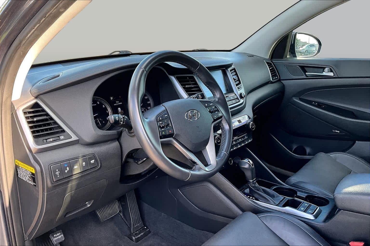 Used 2017 Coliseum Gray Hyundai Limited image 17
