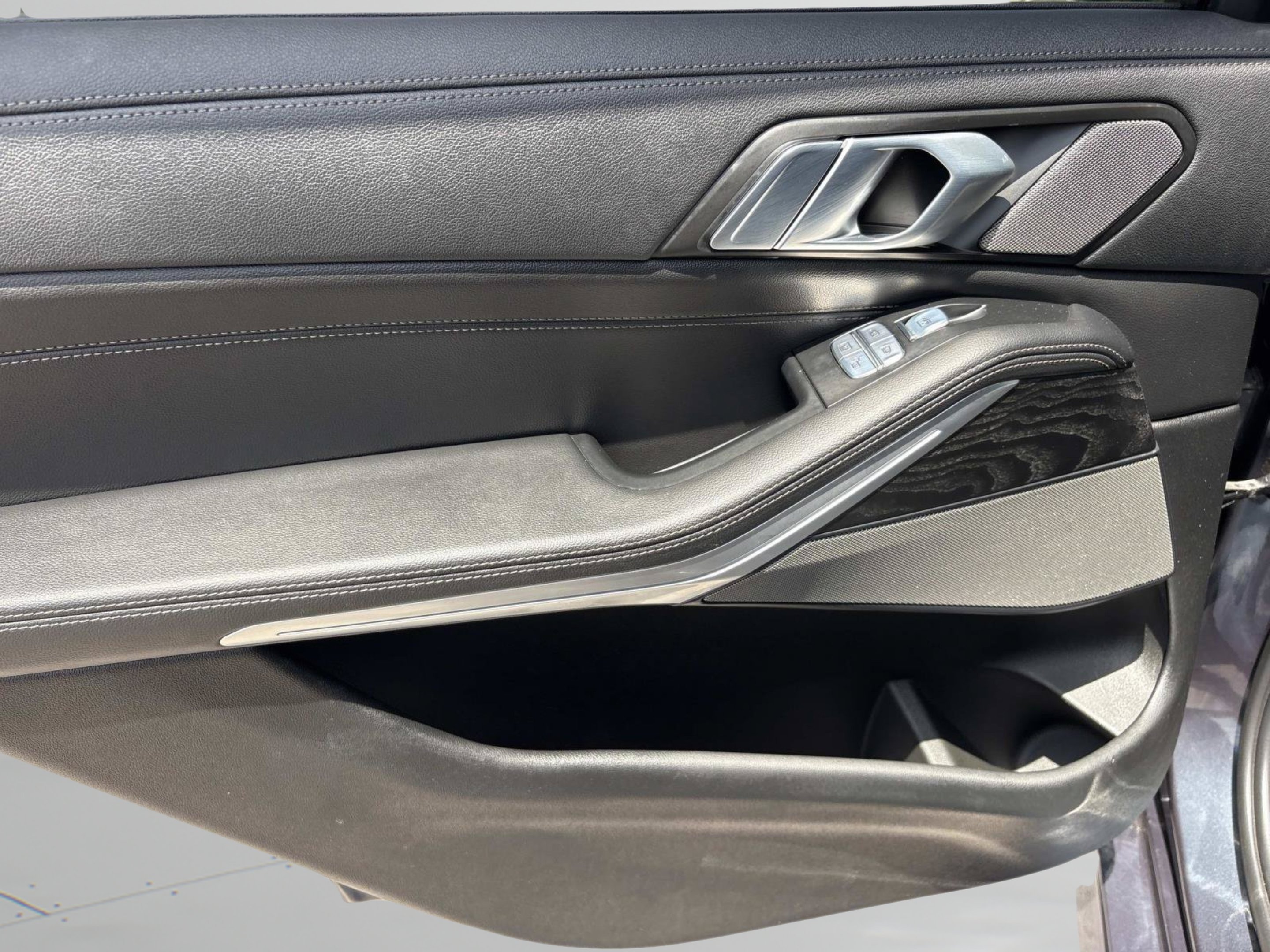Used 2022 Arctic Grey Metallic BMW M50i image 18