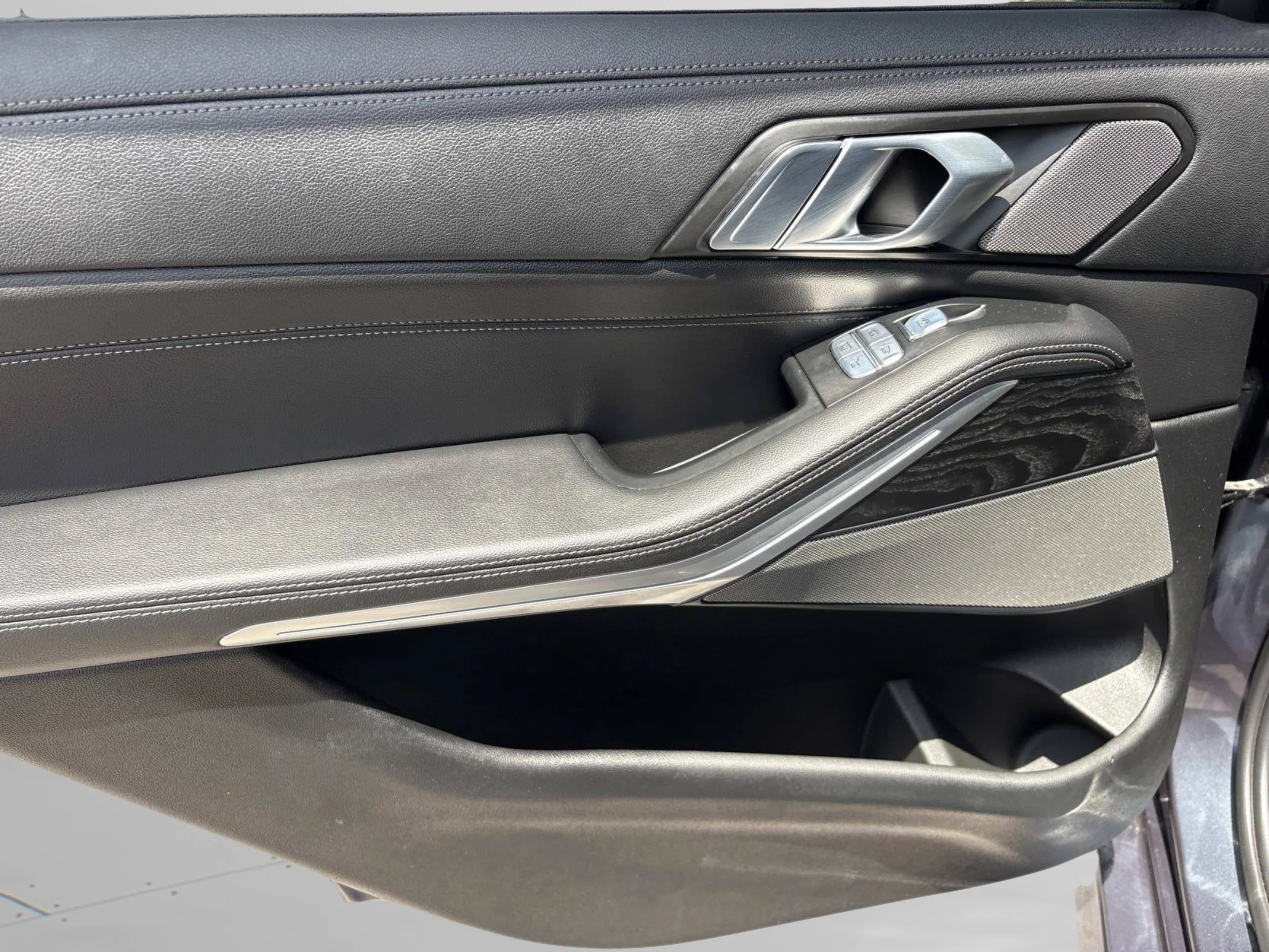 Used 2022 Arctic Grey Metallic BMW M50i image 18