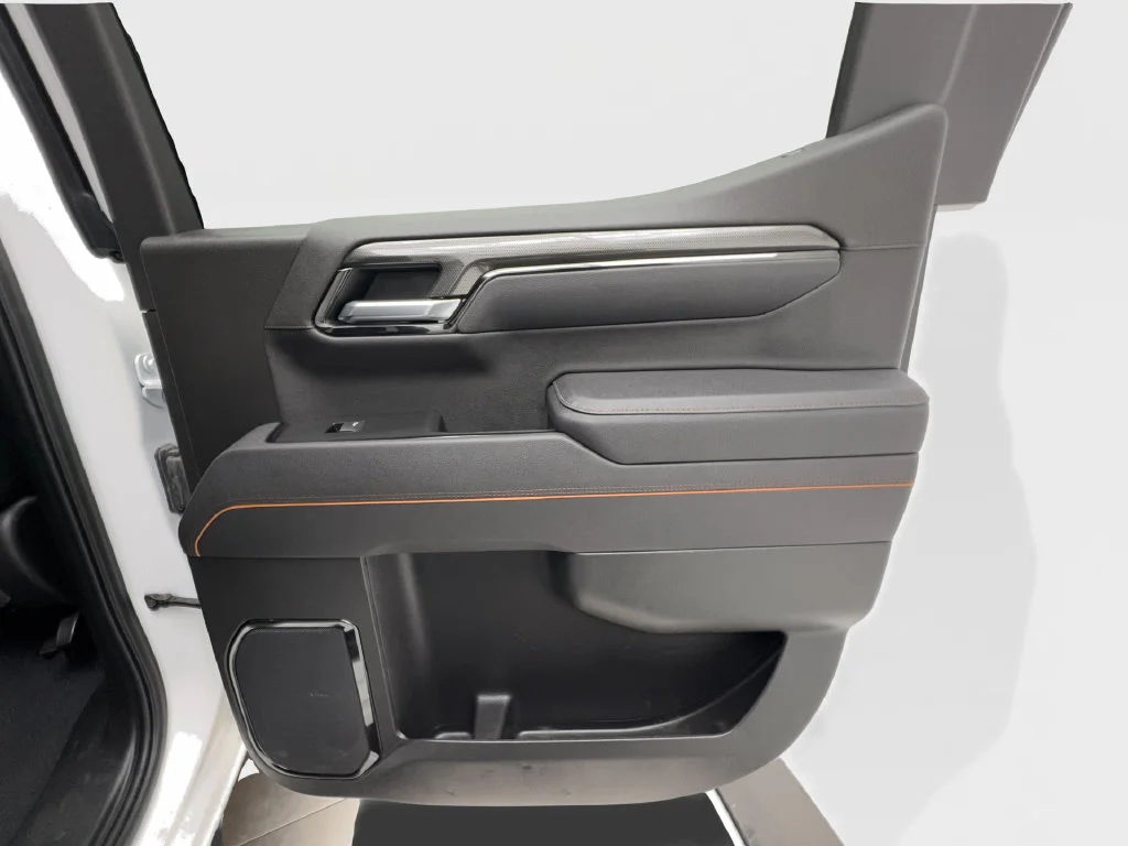 Used 2025 White GMC AT4 image 34