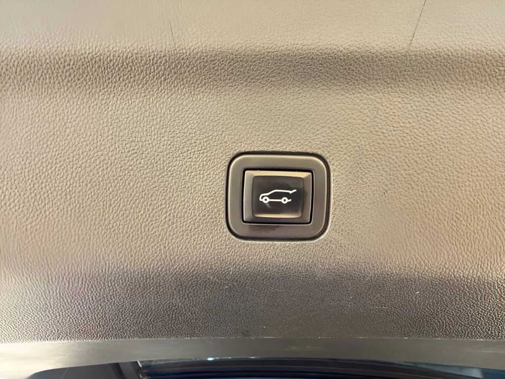 Used 2022 WHITE FROST TRICOAT GMC SLT image 34
