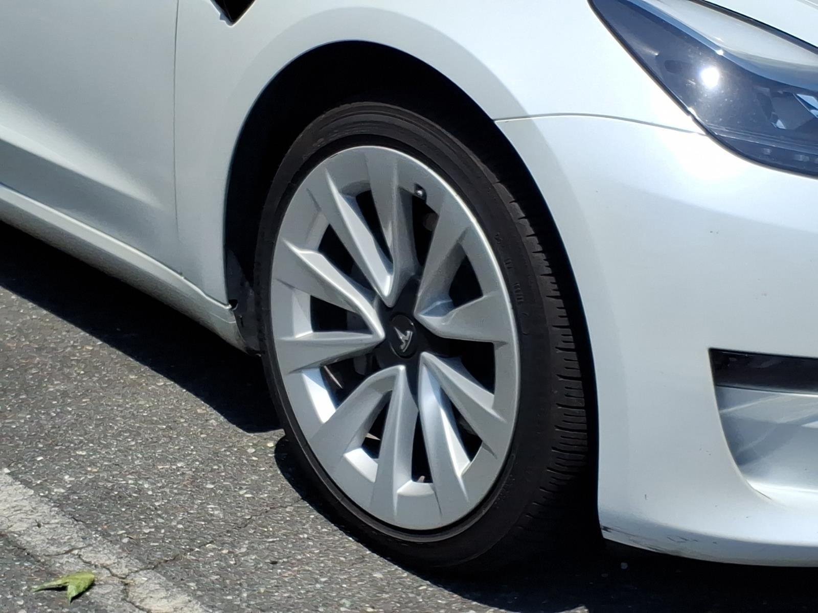 Used 2023  Tesla  image 7