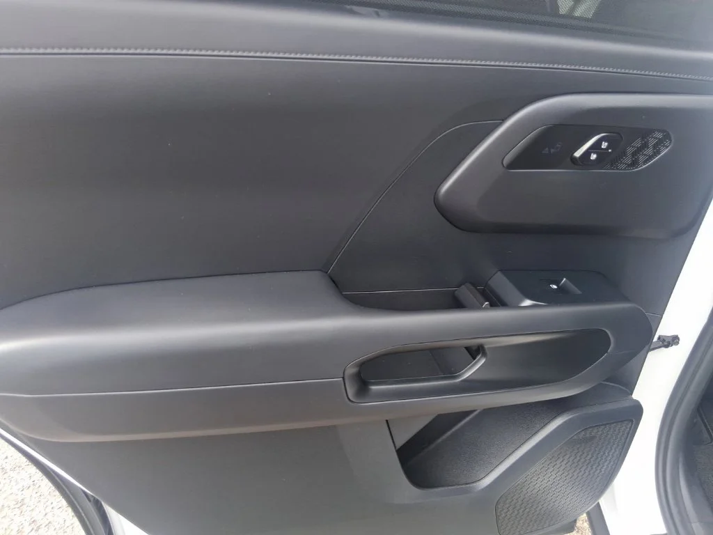 Used 2027 White Kia  image 13