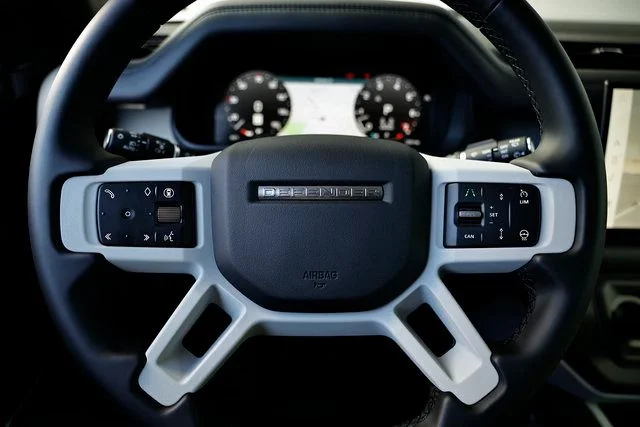 2025 Land Rover Defender S - Photo 33