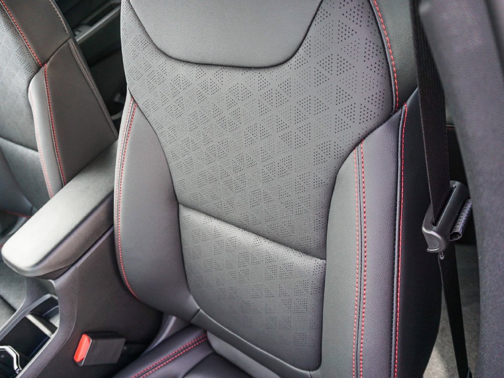2027 Chevrolet Bolt RS - Photo 20