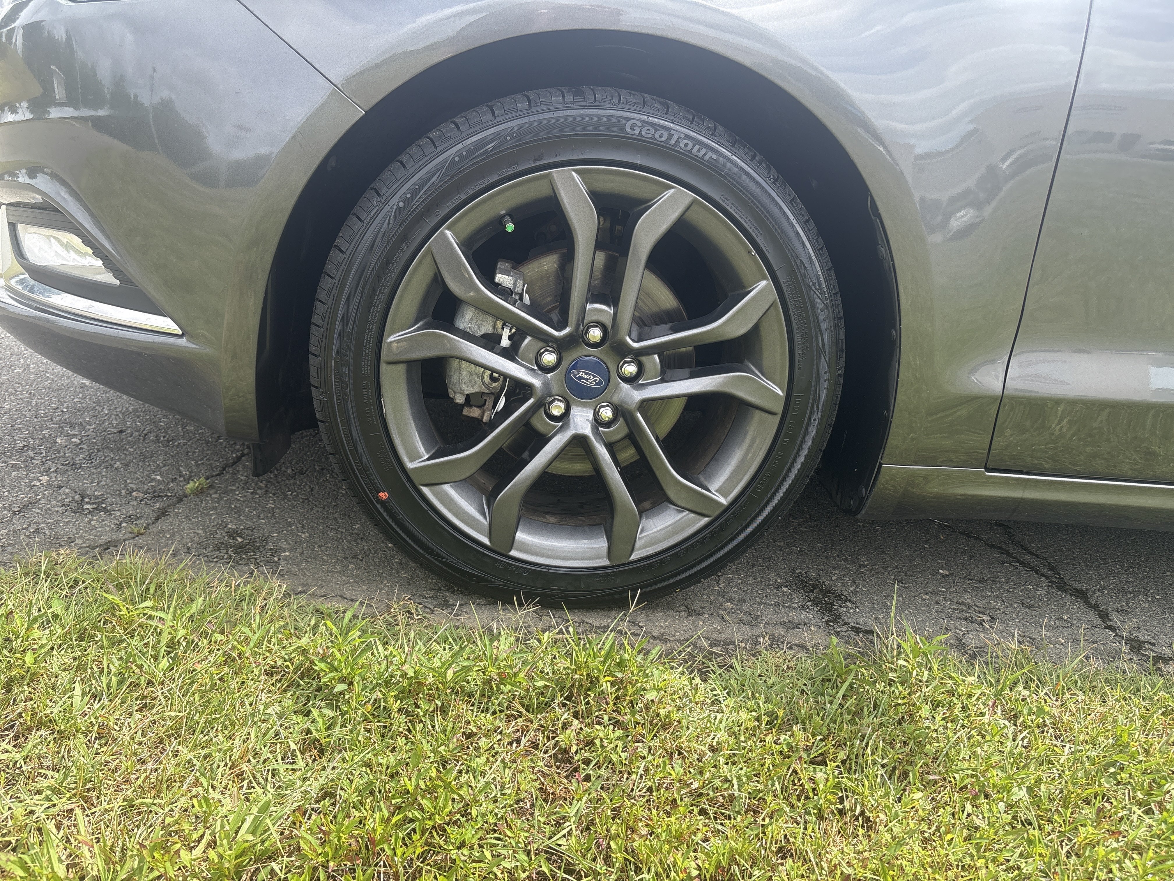 Used 2018 Magnetic Metallic Ford SE image 12