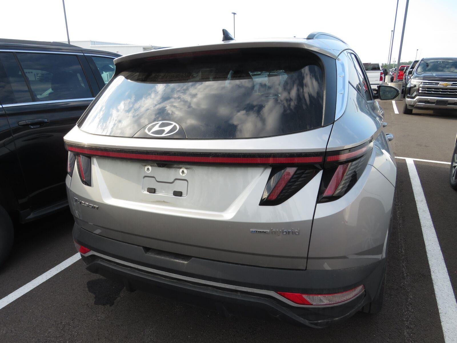 Used 2023 Shimmering Silver Hyundai SEL Convenience image 9