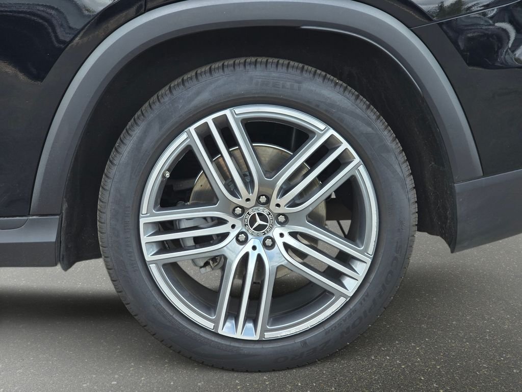 Used 2025  Mercedes-Benz GLS 450 image 40