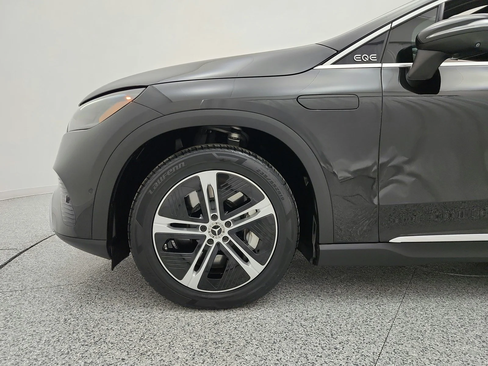 Used 2023 Obsidian Black Metallic Mercedes-Benz EQE 350 4MATIC® SUV image 16