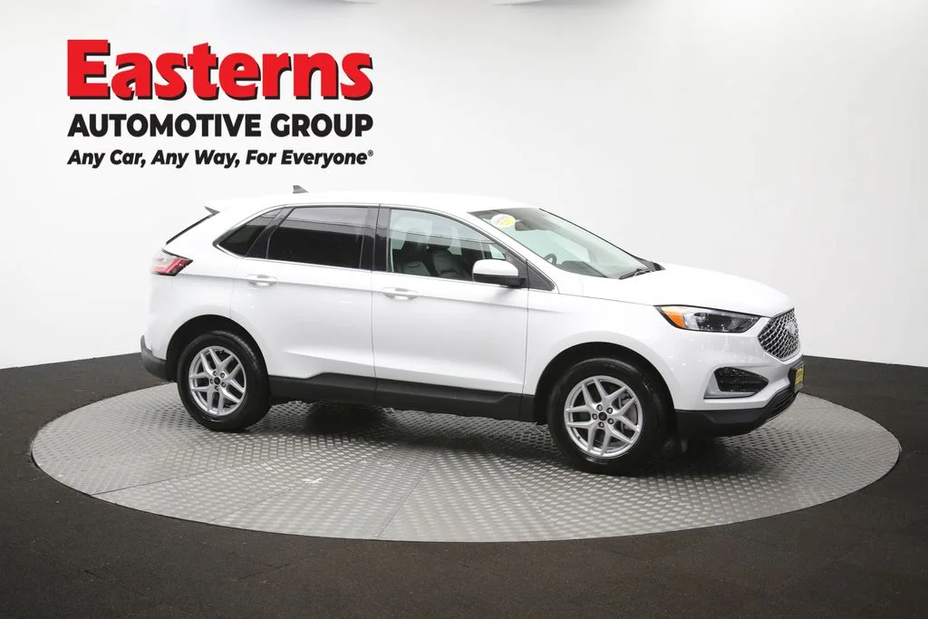Used 2023 White Ford SEL image 47