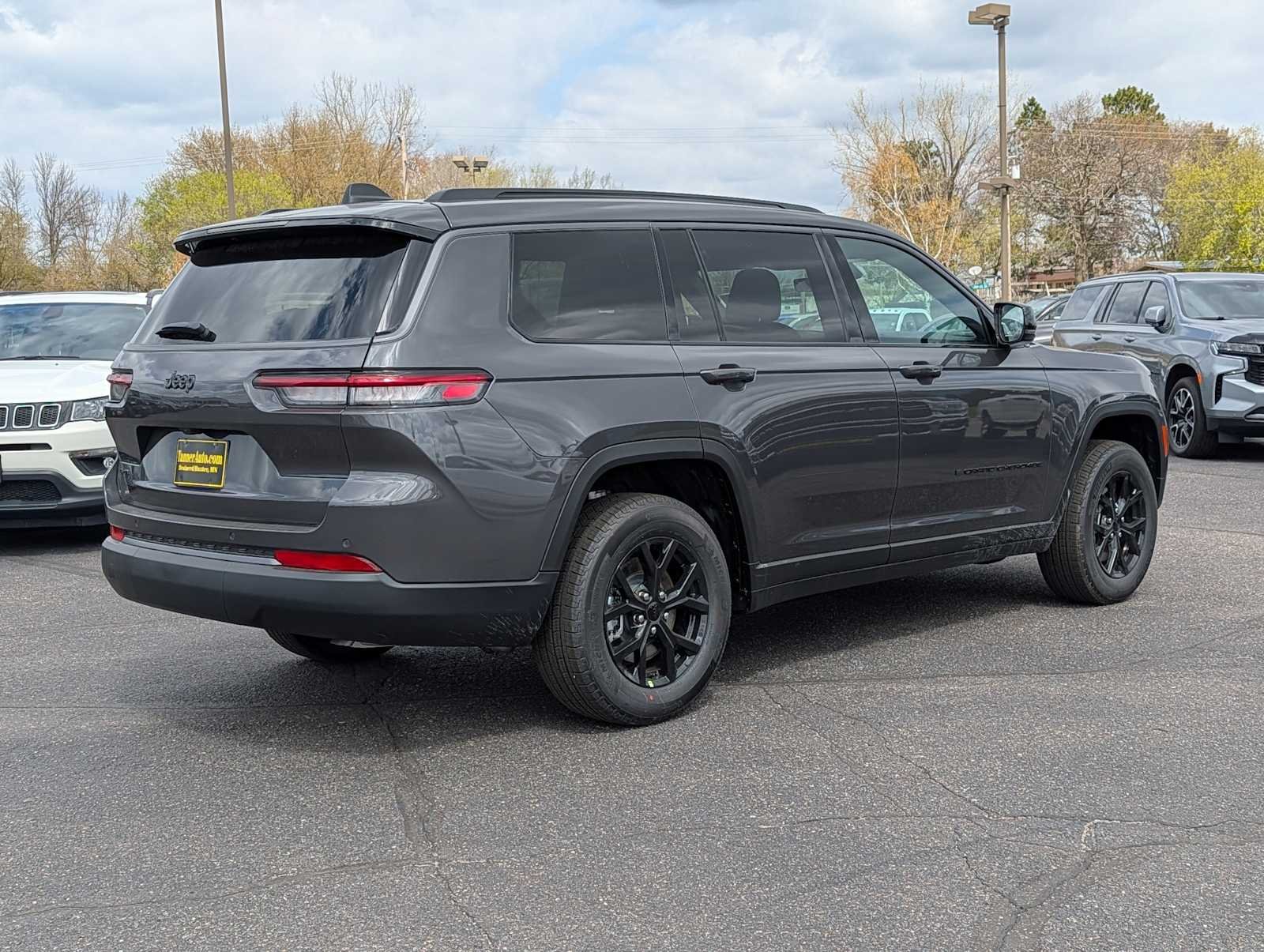 New 2026 Baltic Gray Metallic Clear-Coat Exterior Paint Jeep Laredo Altitude image 7