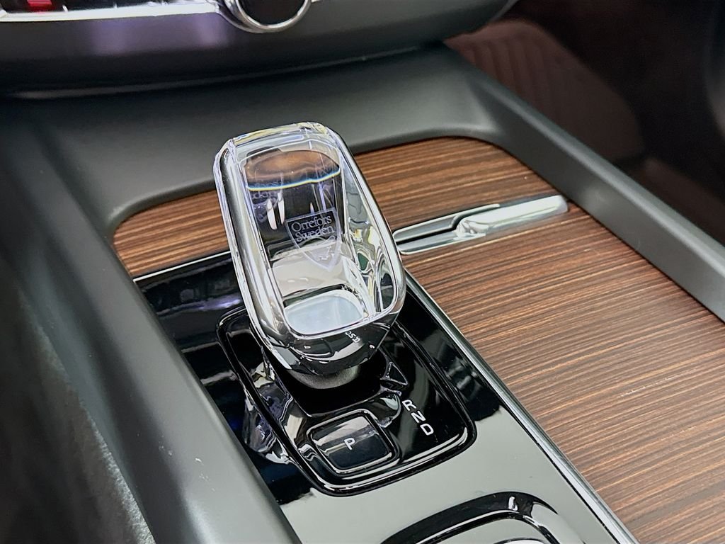 Used 2023 Silver Volvo B5 Ultimate Bright Theme image 18