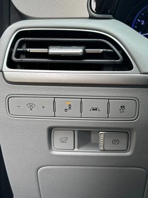 Used 2020 Moonlight Cloud Hyundai SEL image 32