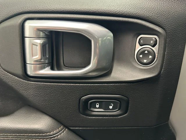Used 2022 Gray Jeep Unlimited Rubicon 392 image 25