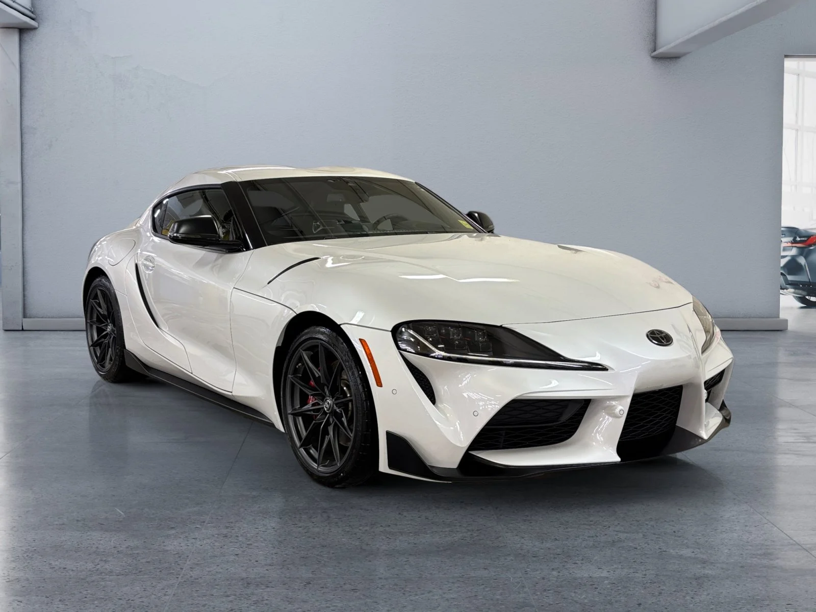 Used 2025 White Toyota 3.0 image 7