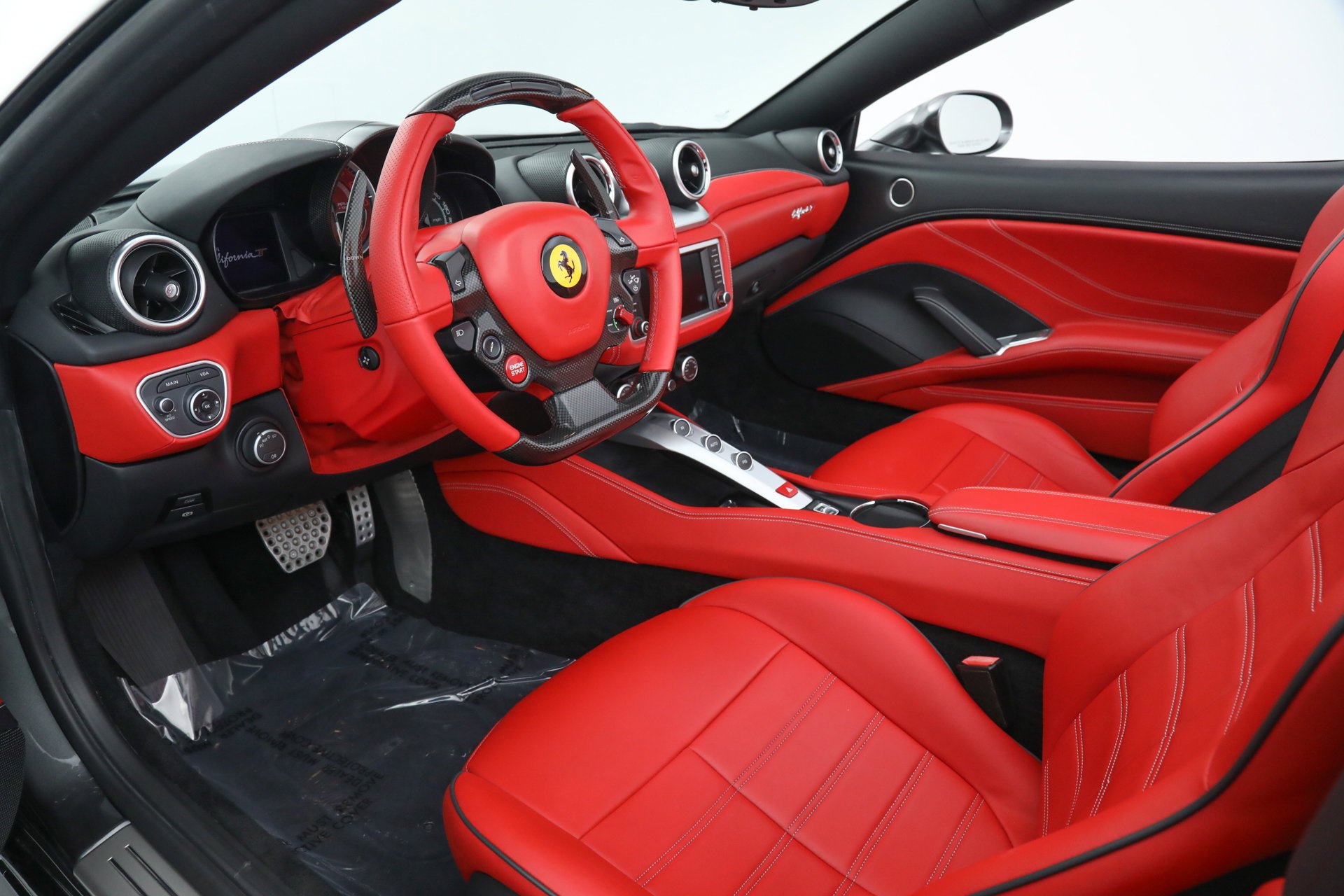 2017 Ferrari California T photo 2