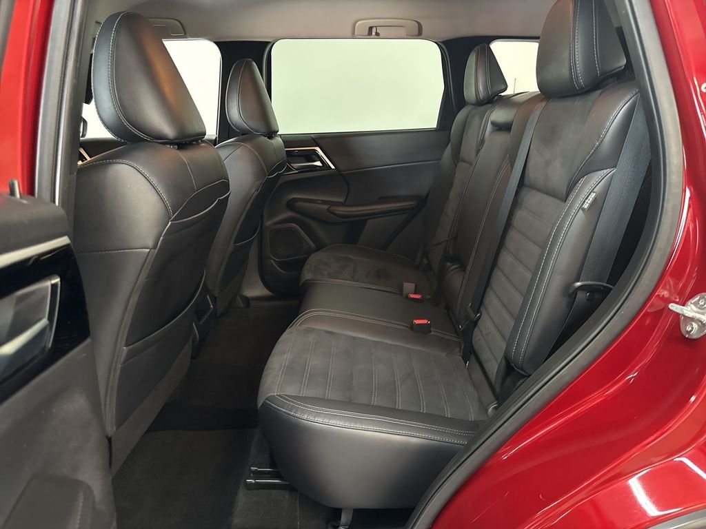Used 2022 Red Mitsubishi  image 16