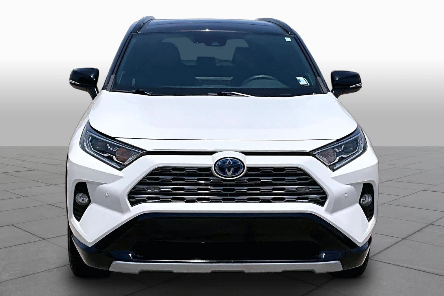 Used 2021 Blizzard Pearl/Midnight Black Metallic Toyota Hybrid XSE image 3