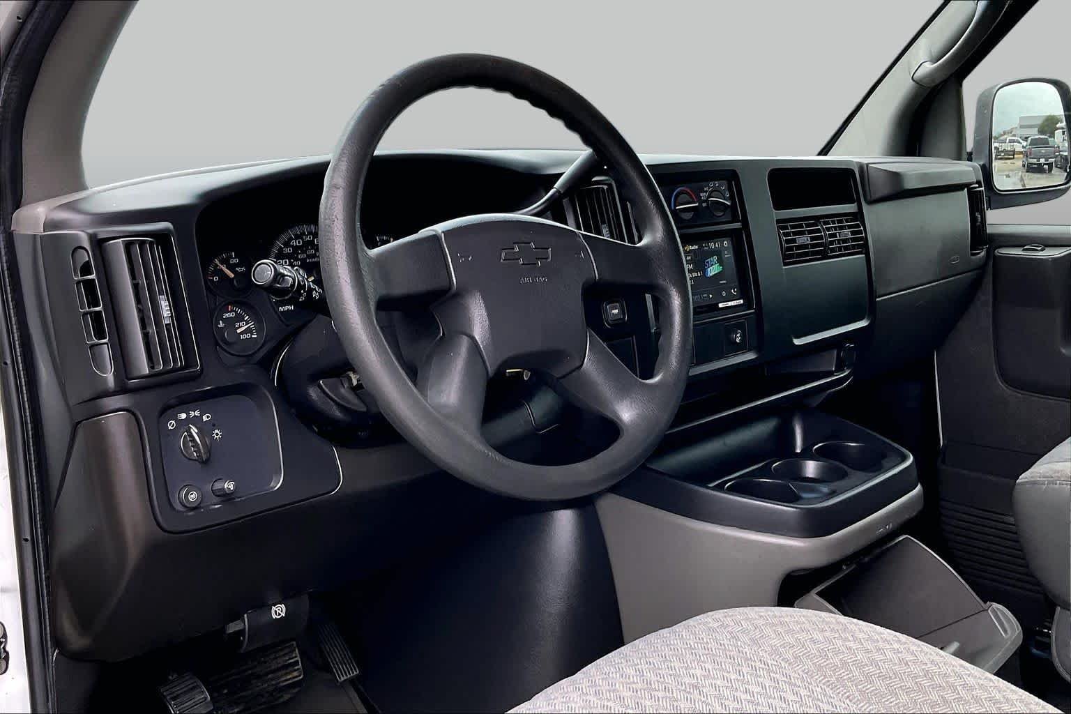 Used 2007 Summit White Chevrolet  image 15