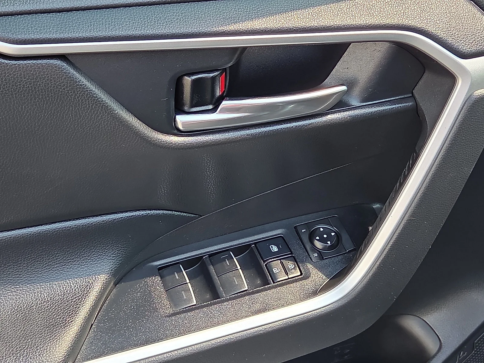 Used 2022 Magnetic Gray Metallic Toyota XLE Premium image 13