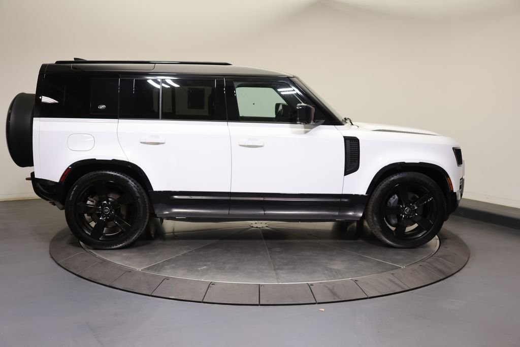 Used 2023 Fuji White Land Rover X-Dynamic SE image 6