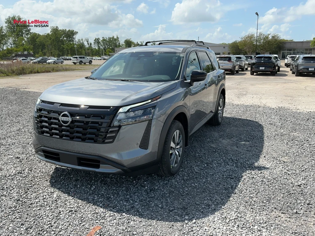 2026 Nissan Pathfinder SL 2WD's photo