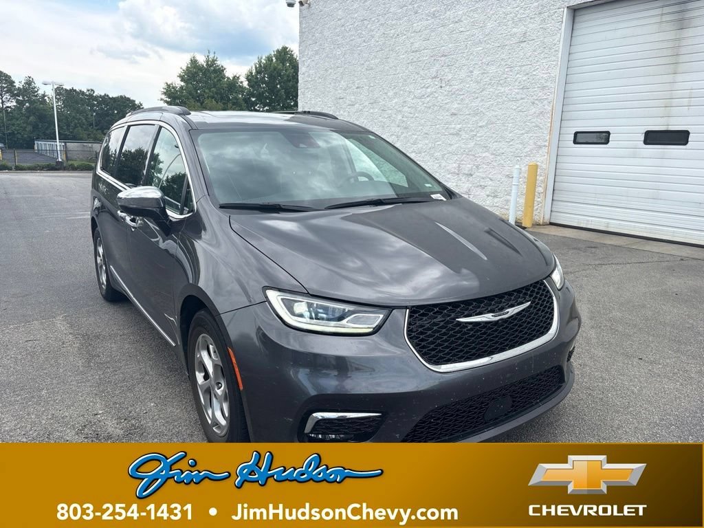 2023 Chrysler Pacifica Limited's photo