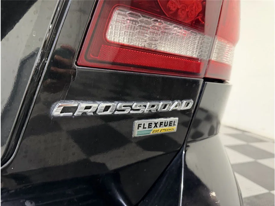 Used 2017 Pitch Black Clearcoat Dodge Crossroad Plus image 19
