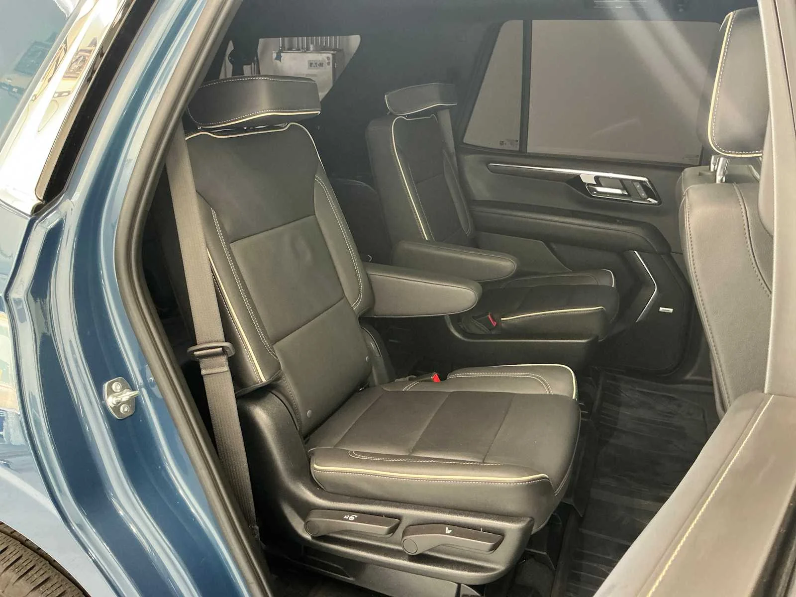Used 2025 Lakeshore Blue Metallic Chevrolet Premier image 23