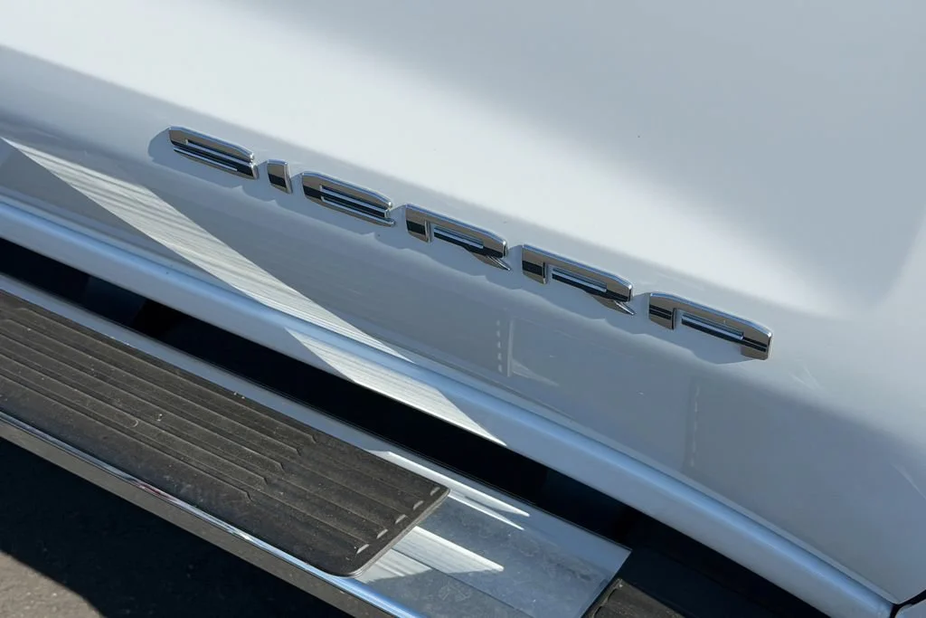 New 2026 Summit White GMC SLE image 6