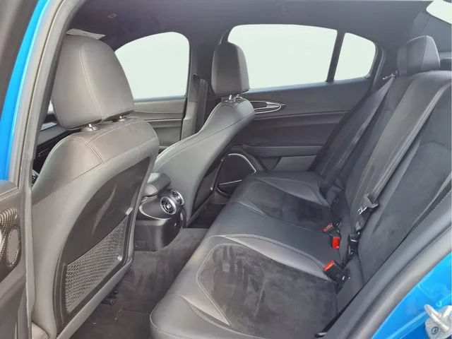 Used 2018  Alfa Romeo  image 19