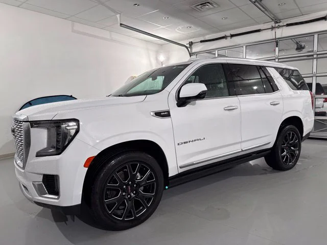 Used 2023 White GMC Denali image 3