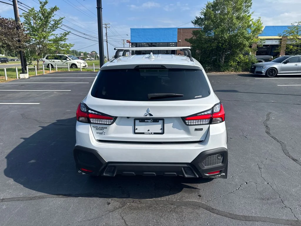 Used 2024 White Diamond Mitsubishi 2.0 SE image 4