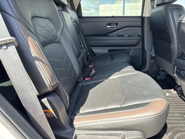 Used 2023 Gray Nissan Platinum image 16