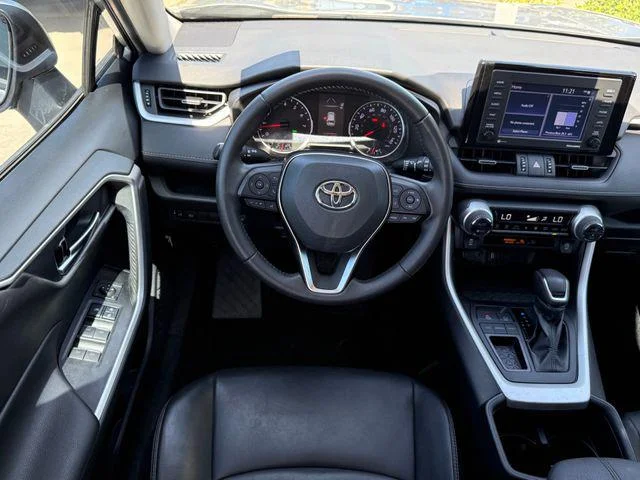 Certified Used 2022 SILVER SKY METALLIC Toyota XLE Premium image 29