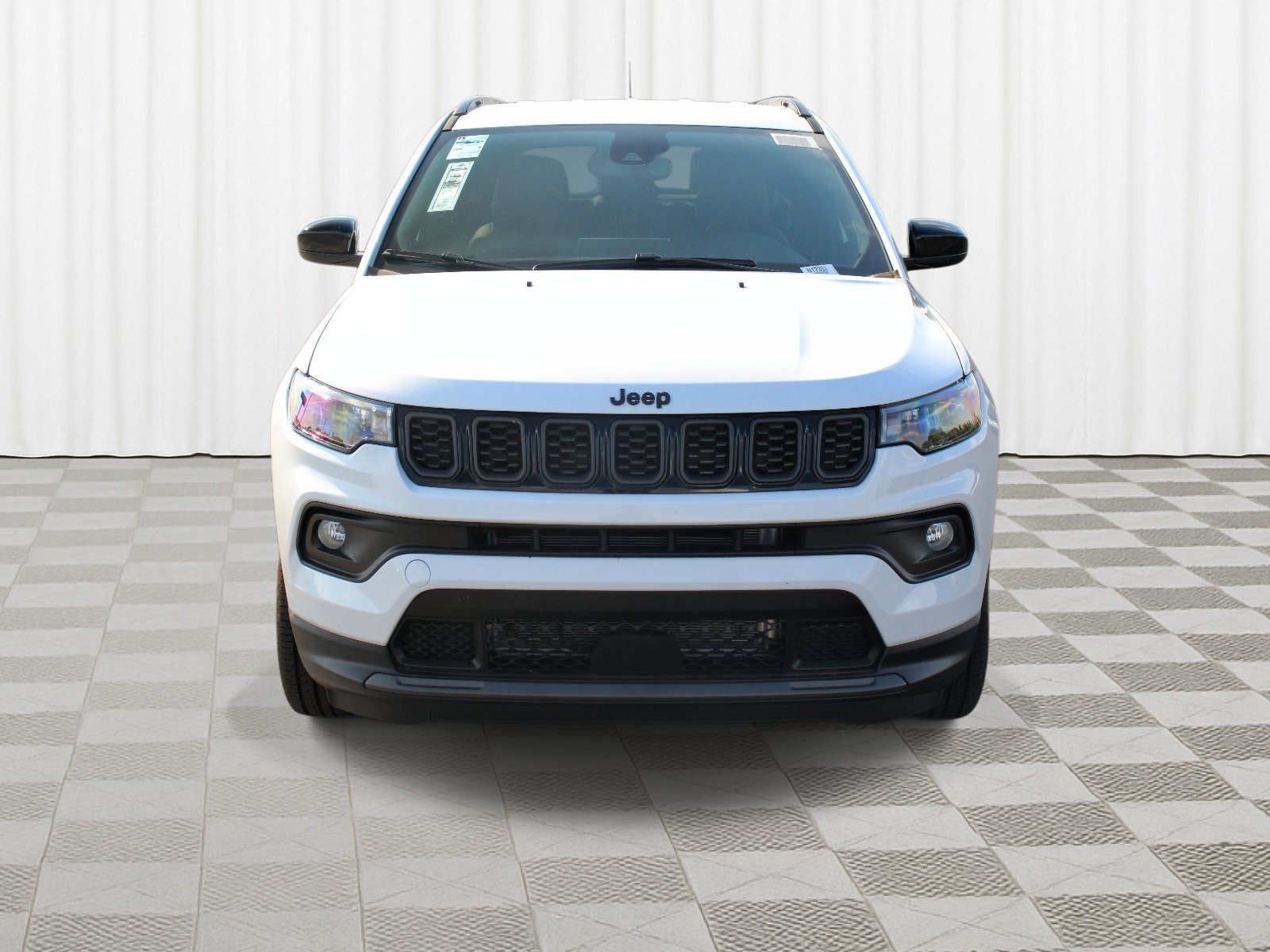 New 2026 Bright White Clear-Coat Exterior Paint Jeep Latitude Altitude image 28