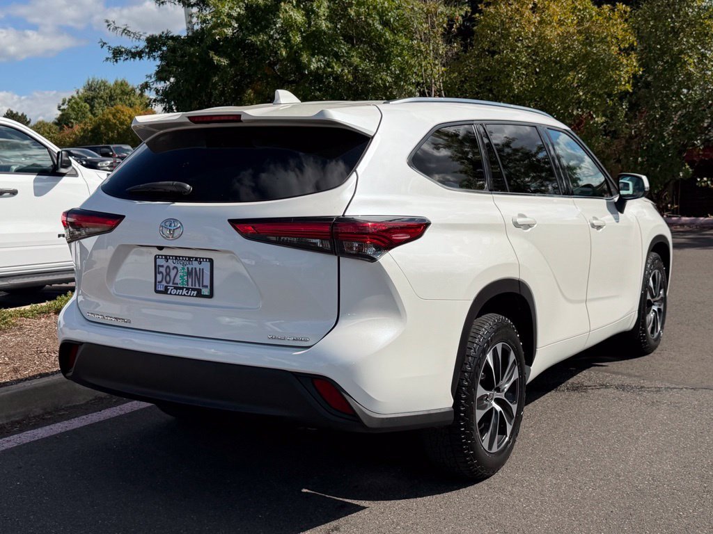 Used 2021 White Toyota XLE image 7