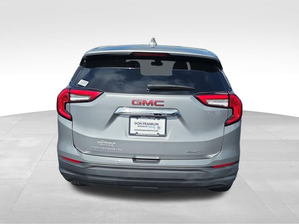 Used 2024 Silver GMC SLE image 4