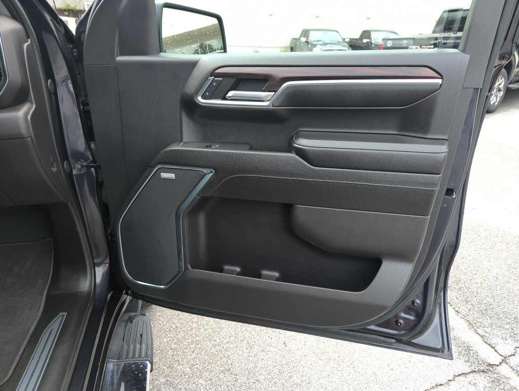 Used 2024 Silver GMC SLT image 31