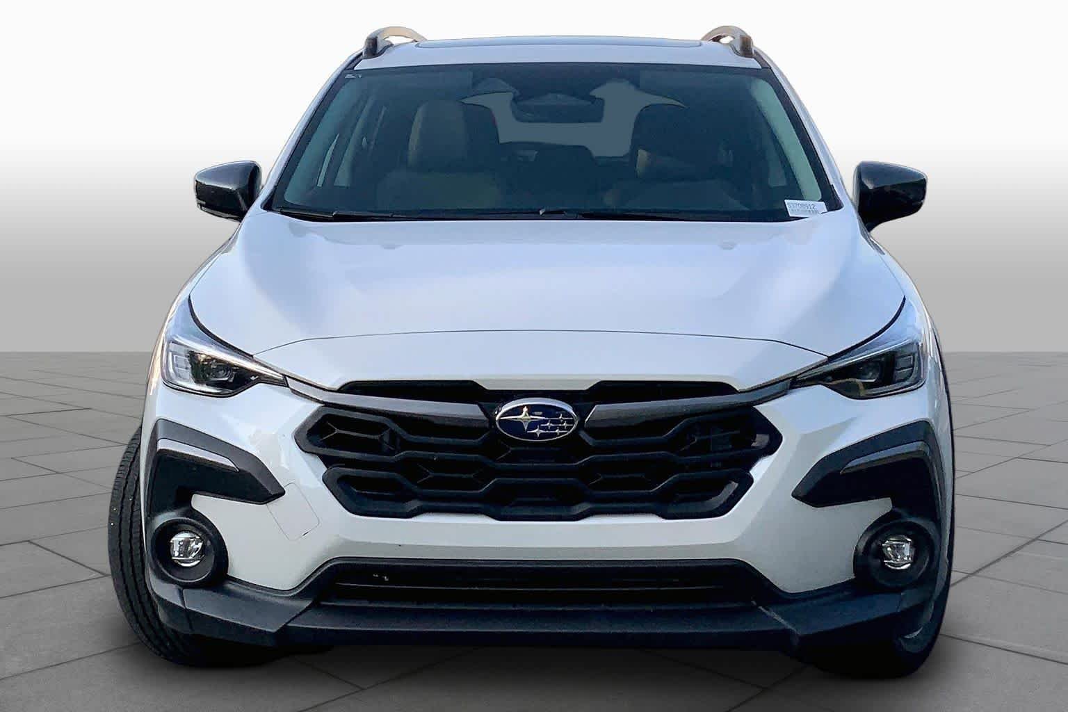 Used 2025 Crystal White Pearl Subaru Limited image 4