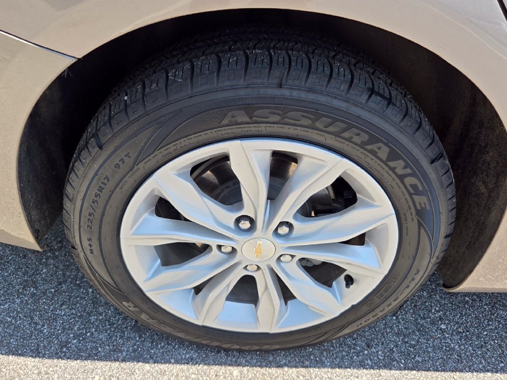 Used 2024 Mineral Gray Metallic Chevrolet LT image 18